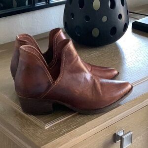 Steve Madden western slip-ones